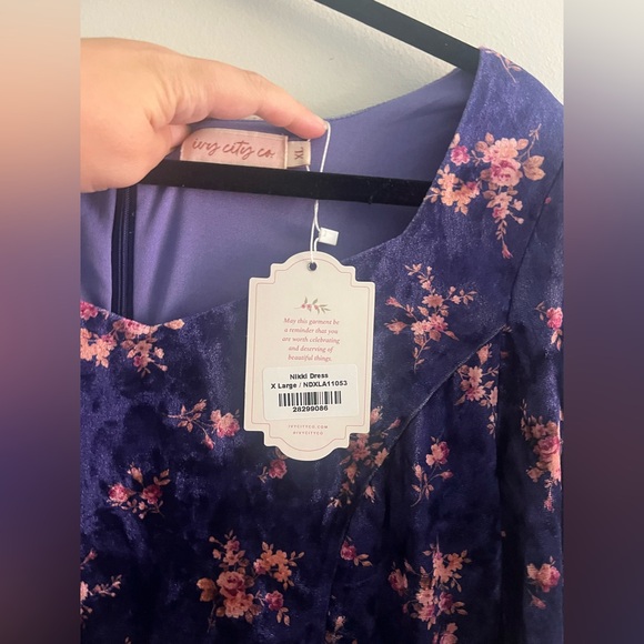 Ivy City Co. Nikki Dress | XL | Purple Floral Velvet | NWT - Picture 4 of 7